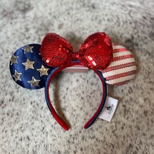 MICKEY MOUSE EARS & KEYCHAIN ❤️💙